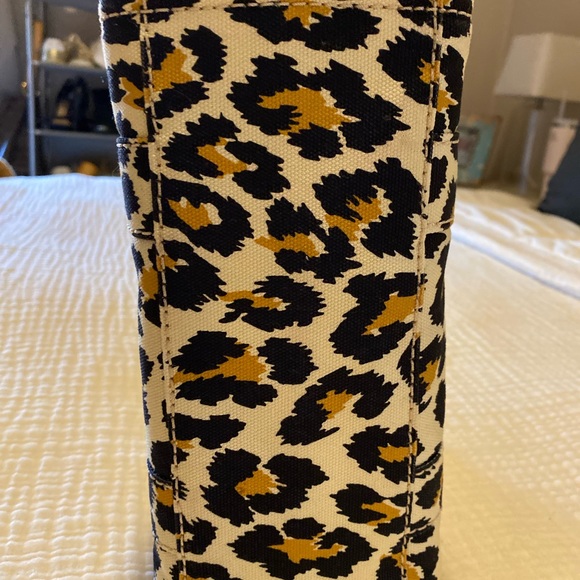 The Marc Jacobs Mini Tote in Leopard- sold out everywhere! AUTHENTIC! RARE! - Picture 3 of 5